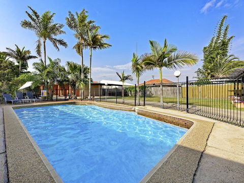 Riviera Motel Bundaberg - QLD Tourism 0