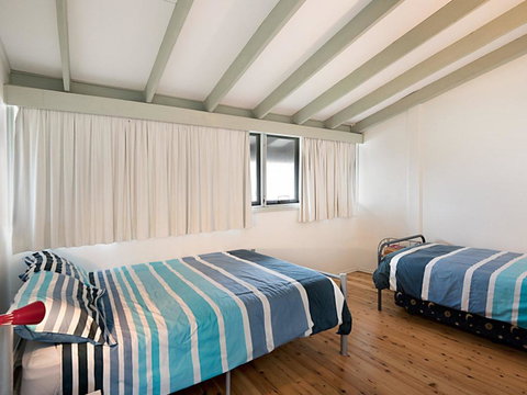 Rocky Views 1 - QLD Tourism 3