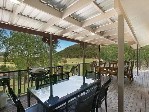 Rosa House In Broke, 4br House In Walking Distance To Cellar Doors - QLD Tourism 0