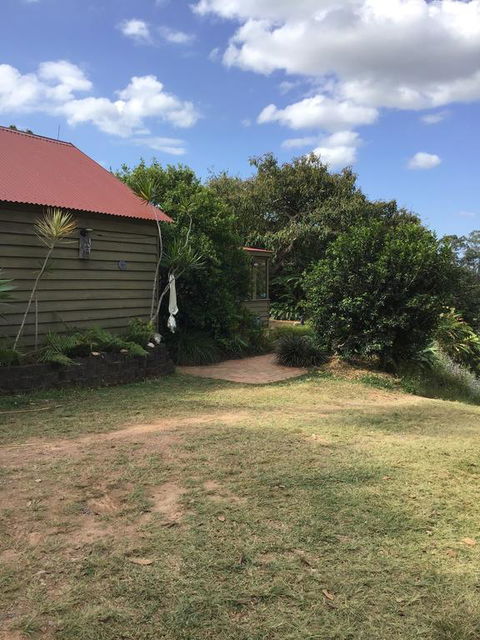 Rossmount Rural Retreat - QLD Tourism 1