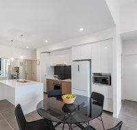 Round About Bulimba - Executive 3BR Bulimba apartment near Oxford St shops and restaurants - QLD Tourism