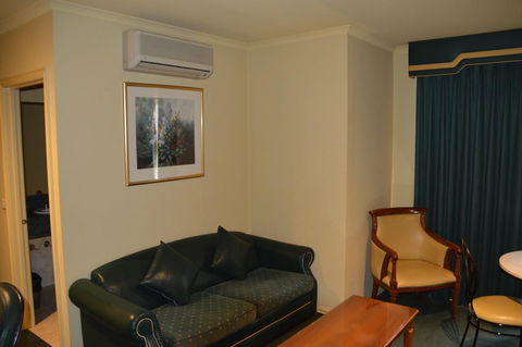 Rowville International Hotel - Queensland Tourism 1