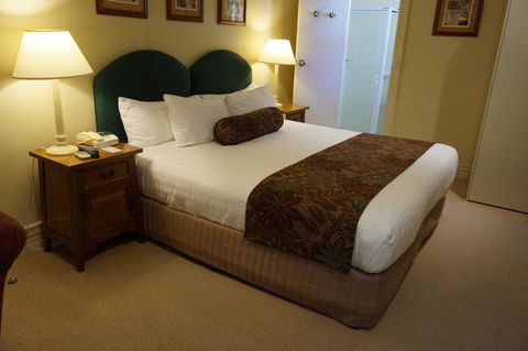 Royal Exchange Hotel - QLD Tourism 3