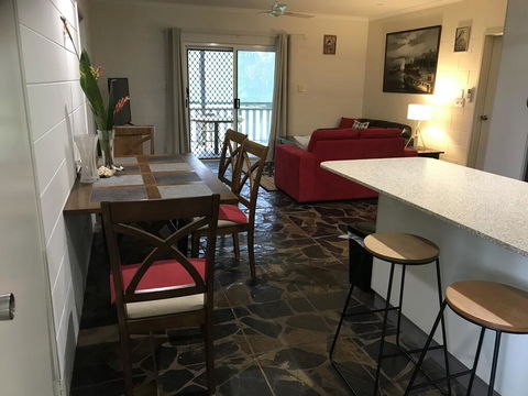 Royal Palm Cottage, Entire Two Bedroom 2 Bathroom House With Pool - QLD Tourism 1