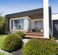 SAFETY BEACH ENTERTAINER - Queensland Tourism