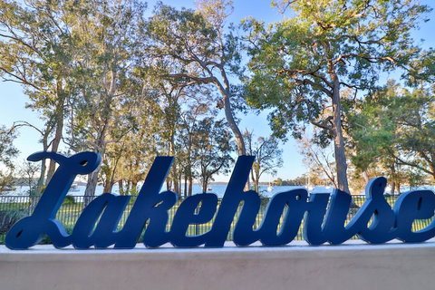 Sail N Surf - Queensland Tourism 0