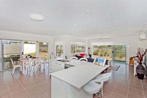 SALTY PAUSE @ BONDI HOUSE - Queensland Tourism 1