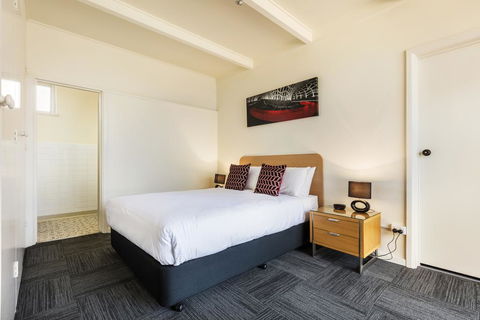 Sandbelt Club Hotel - QLD Tourism 1