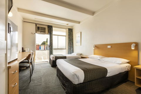 Sandbelt Club Hotel - QLD Tourism 2
