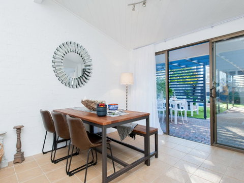 Sandy Point Road, 51 - QLD Tourism 1