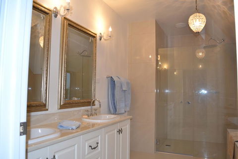 Sapphire Shores Luxury Retreat - Queensland Tourism 3