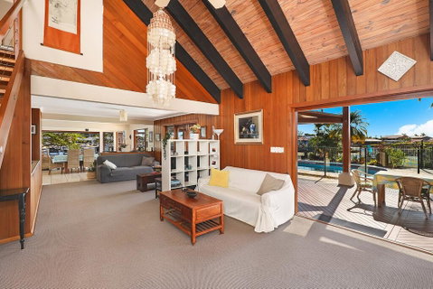 SCHMAN55-WATERFRONT, RESORT-STYLE ENTERTAINER - QLD Tourism 1