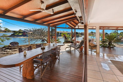 SCHMAN55-WATERFRONT, RESORT-STYLE ENTERTAINER - QLD Tourism 2