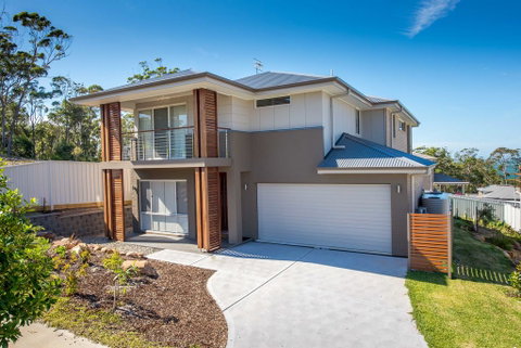 Sea Breeze - QLD Tourism 0