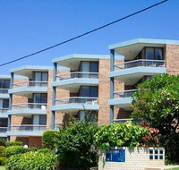Sea Point Ocean Apartments - QLD Tourism