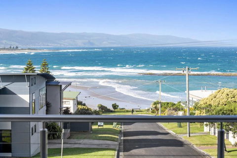SEA SPECTACULAR - Seconds From The Beach! - Queensland Tourism 0