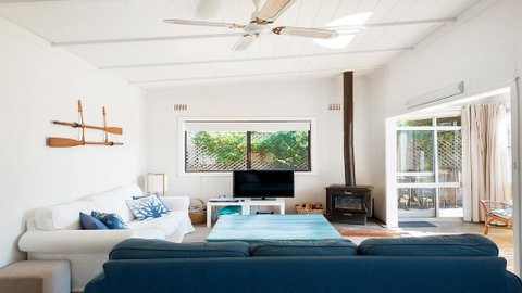 Sea Urchin, 9 Sandy Point Road - QLD Tourism 0