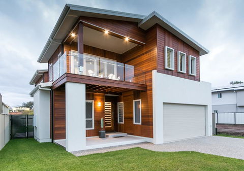 Sea Wood Delight In Hervey Bay - Queensland Tourism 0