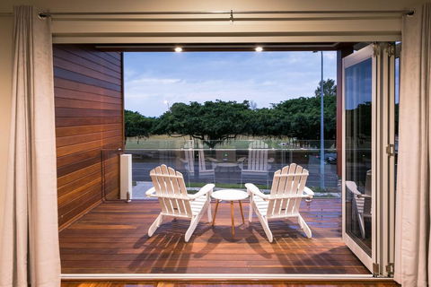 Sea Wood Delight In Hervey Bay - Queensland Tourism 3