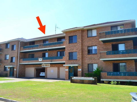 Seabreeze 5 Opposite Bowling Club - QLD Tourism 2