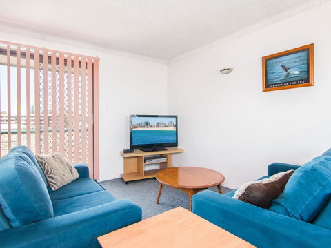 Seabreeze 5 Opposite Bowling Club - QLD Tourism 3