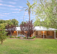 Seabreeze House - So Close to the Beach - Queensland Tourism