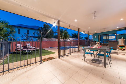 Seaside Hideaway- Hideaway Bay - QLD Tourism 1