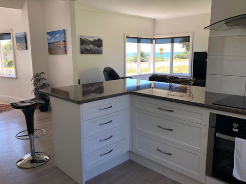 Seaside Retreat - Queensland Tourism 3