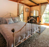 Shady Creek Eco Cabin Peaceful Country Getaway - Queensland Tourism