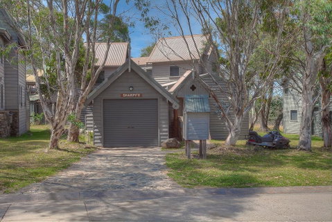 Sharpys Chalet - QLD Tourism 3