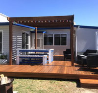 Shellharbour Beach Cottage - walk onto Patrolled beach with flags in summer - QLD Tourism