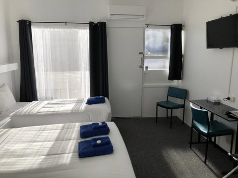 Ship Inn Motel - Queensland Tourism 3