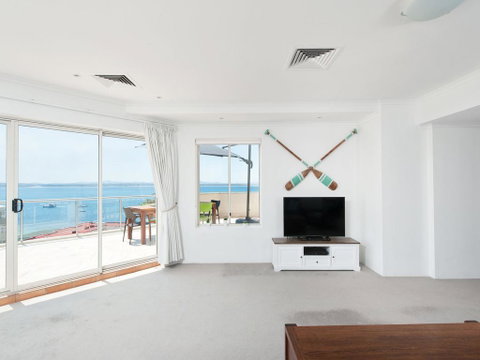 Shoal Bay Penthouse With Views And Resort Facilities - QLD Tourism 2