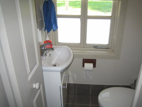 Showgrounds Cottage Naracoorte - QLD Tourism 2