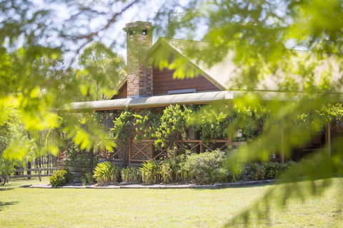 Silky Oak Cottage - QLD Tourism 0