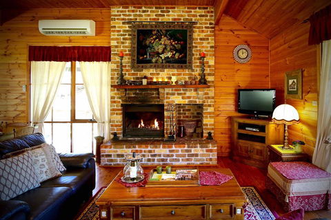 Silky Oak Cottage - QLD Tourism 1