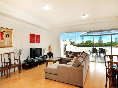 Silver Sea On Sixth Resort - QLD Tourism 3