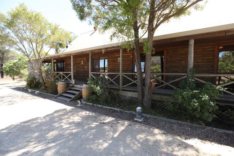 Silverpoint Accommodation - QLD Tourism 1