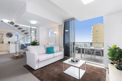 SK1 - Spotless 2BR SkyHome Long Stays Welcome - QLD Tourism 3