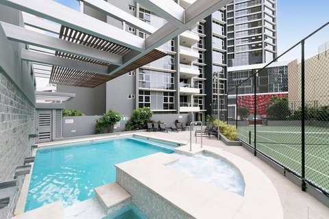 SK2 - 3BR With Pool Gym Steam Room In Story Bridge - Queensland Tourism 1