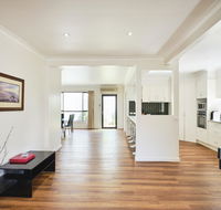 Skymirror Villa - Queensland Tourism