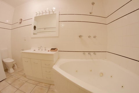 Snow Ski Apartments 34 - QLD Tourism 3