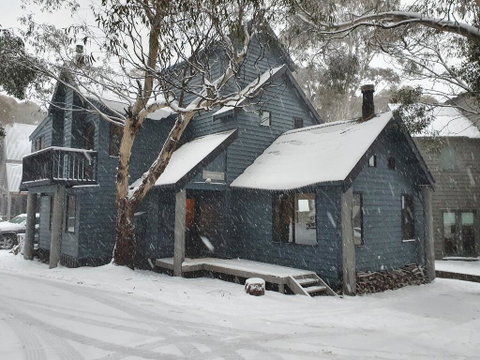 SNOWED INN Apartment - QLD Tourism 0