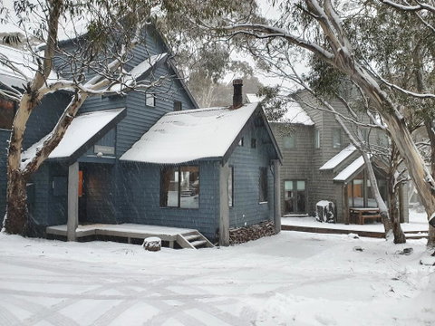 SNOWED INN Apartment - QLD Tourism 2