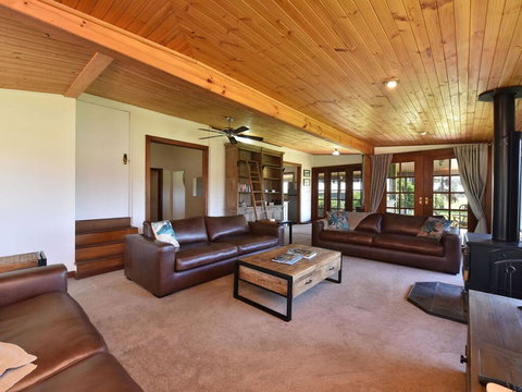 Soldiers Cottage Picturebook Vineyard Home - QLD Tourism 3