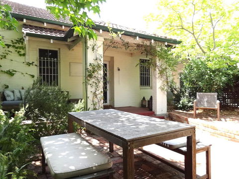 Soloman Street Cottage - Queensland Tourism 1