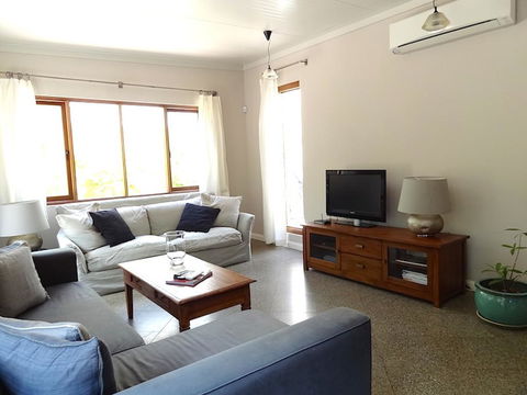 Soloman Street Cottage - Queensland Tourism 3