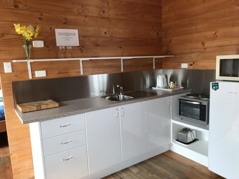 Somerset Beachside Cabin And Caravan Park - QLD Tourism 2