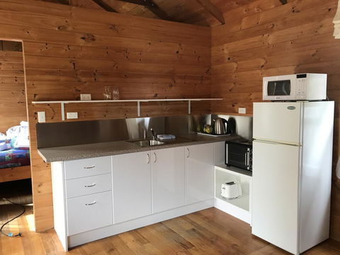 Somerset Beachside Cabin And Caravan Park - QLD Tourism 1