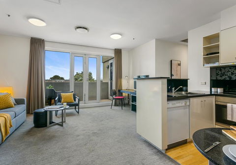 South Yarra Delight - Car Park, Wifi And Swimming Pool - QLD Tourism 2